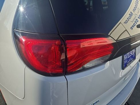 Used 2023 Chrysler Voyager LX image 33