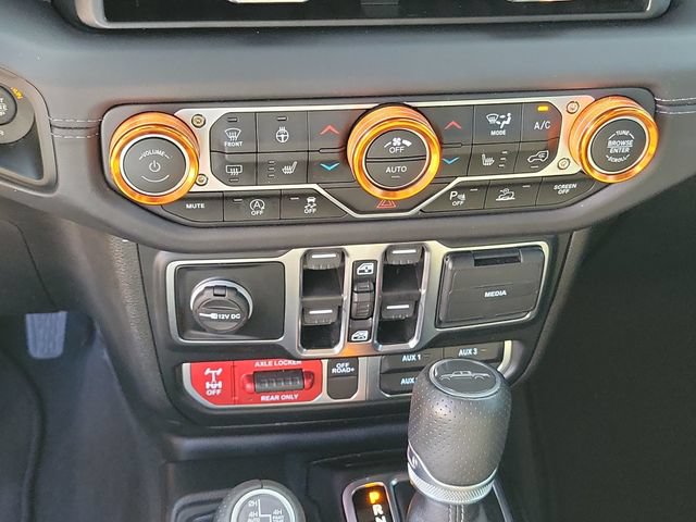 Used 2025 Jeep Gladiator Mojave AWD/4WD image 17
