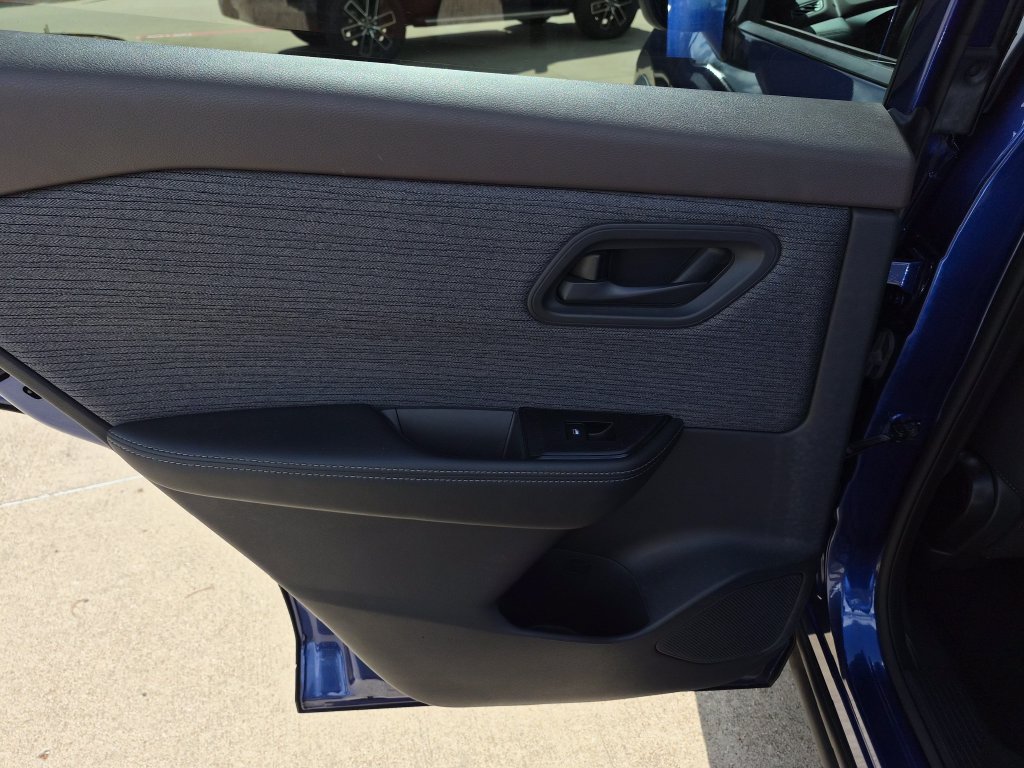 Used 2021 Nissan Rogue S FWD image 12
