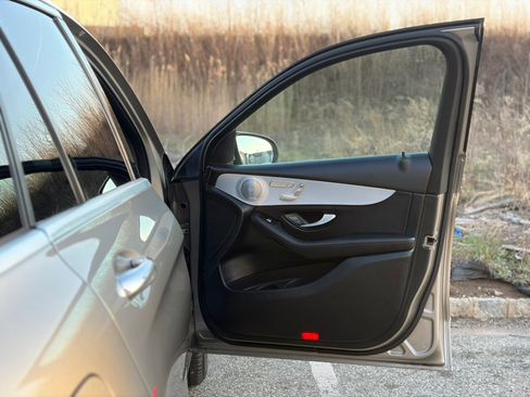 Used 2019 Mercedes-Benz GLC 300 4MATIC w/ Premium Package image 15