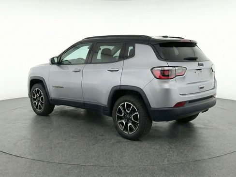 Used 2025 Jeep Compass Trailhawk image 6