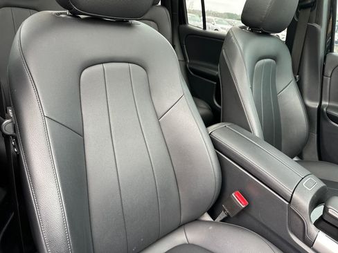 Used 2023 Mercedes-Benz GLB 250 4MATIC image 37