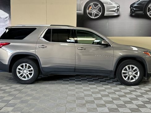 Used 2018 Chevrolet Traverse LT AWD/4WD image 3