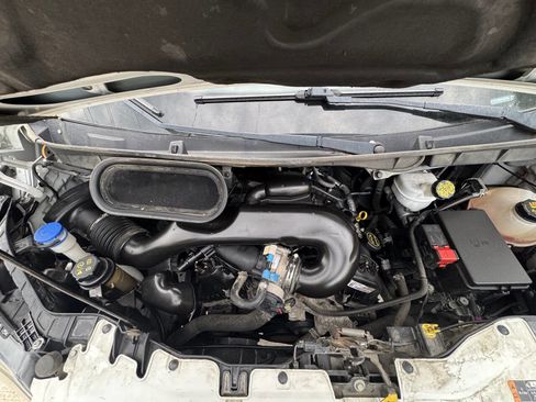 Used 2019 Ford Transit 250 148 Medium Roof RWD image 2