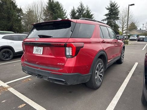 Certified 2025 Ford Explorer ST-Line image 3