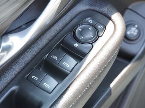 Used 2022 GMC Terrain SLT w/ LPO, Floor Liner Package image 21