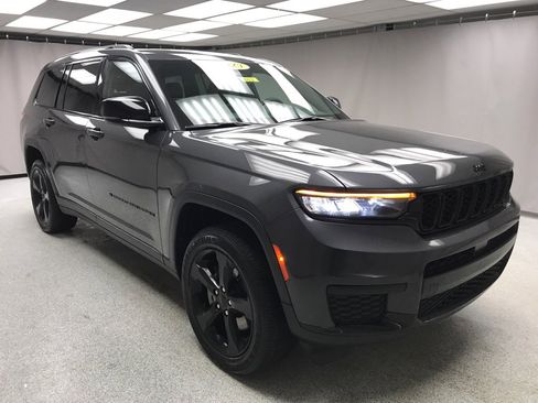 Used 2023 Jeep Grand Cherokee L Laredo image 5