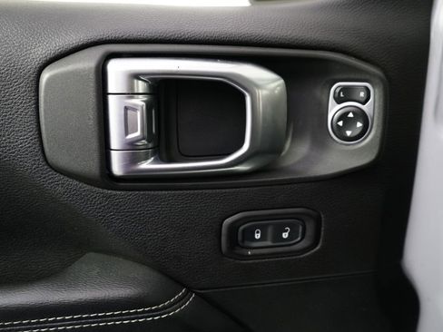 Used 2019 Jeep Wrangler Unlimited Sahara AWD/4WD image 23