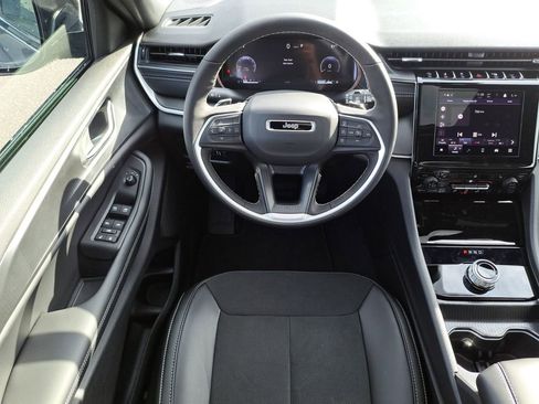 New 2025 Jeep Grand Cherokee L Altitude image 13