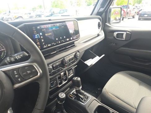 Certified 2025 Jeep Wrangler Unlimited Sahara AWD/4WD image 25