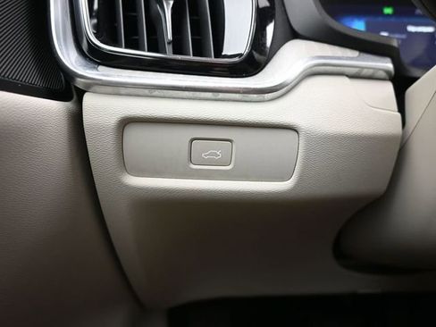 Used 2023 Volvo V60 B5 Cross Country Plus image 28