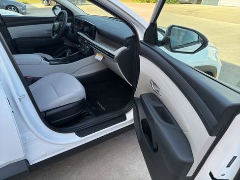 New 2026 Hyundai Tucson SE image 24