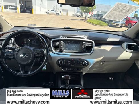 Used 2017 Kia Sorento FWD w/ LX Convenience Package image 25