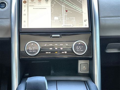 Certified 2025 Land Rover Discovery S image 27