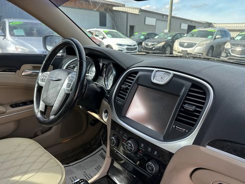 Used 2014 Chrysler 300 image 8