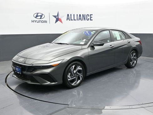 Certified 2025 Hyundai Elantra Sport image 1