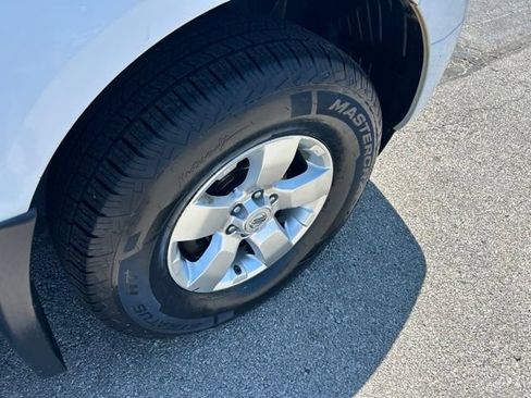 Used 2012 Nissan Frontier SV AWD/4WD image 19