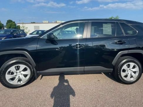 Used 2024 Toyota RAV4 LE AWD/4WD image 5