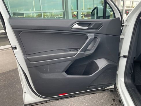 Used 2018 Volkswagen Tiguan SE FWD image 13