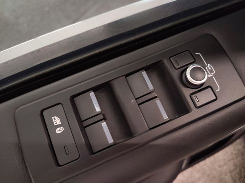 Used 2018 Land Rover Discovery HSE Luxury image 13