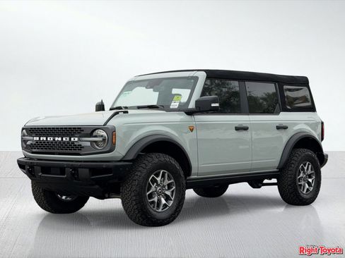 Used 2024 Ford Bronco Badlands AWD/4WD image 2
