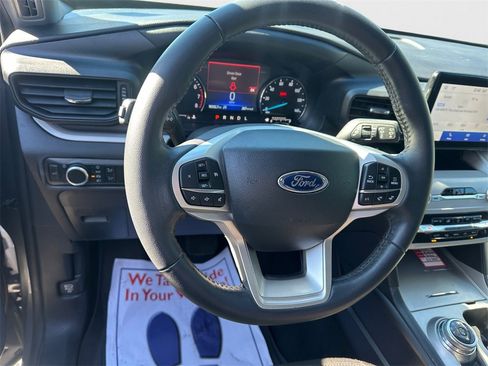 Used 2023 Ford Explorer XLT image 17