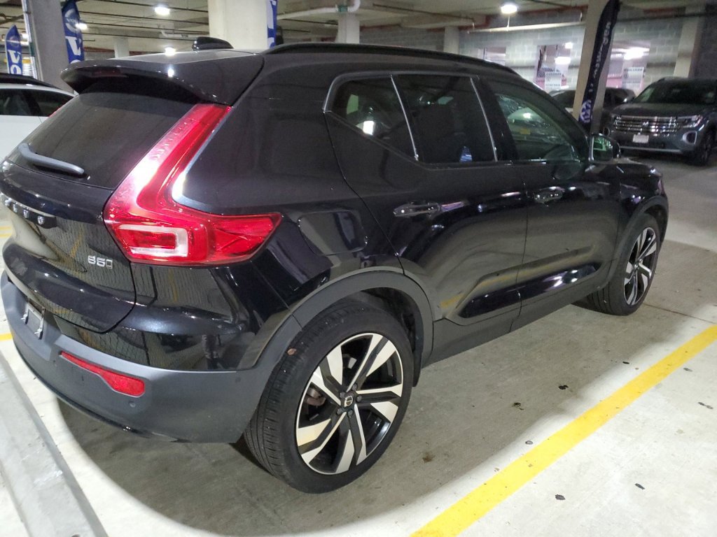 Used 2024 Volvo XC40 B5 Plus w/ Climate Package AWD/4WD image 25