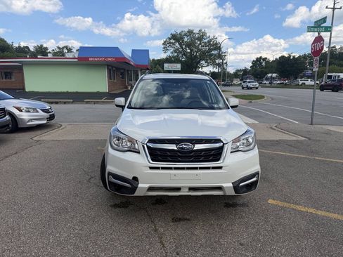 Used 2017 Subaru Forester 2.5i Premium w/ All-Weather Package AWD/4WD image 4