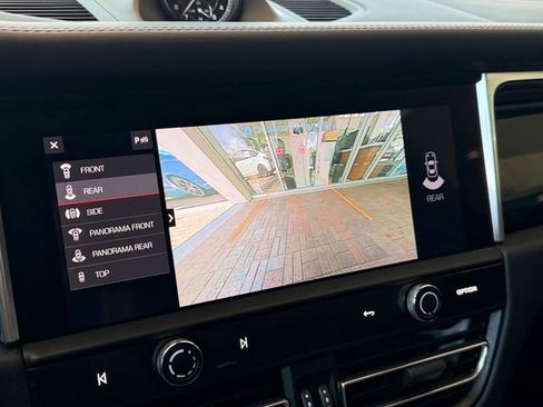 Used 2022 Porsche Macan AWD/4WD image 19
