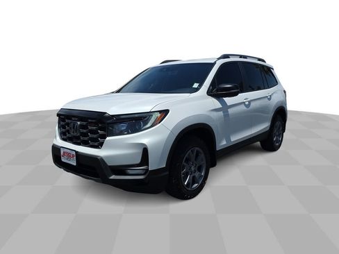 Used 2025 Honda Passport TrailSport image 1