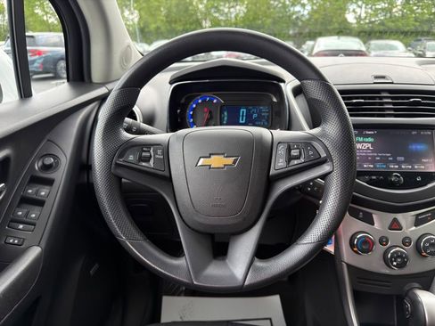 Used 2016 Chevrolet Trax LT w/ LT Sun and Sound Package FWD image 13