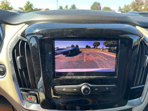 Used 2022 Chevrolet Traverse LS image 15