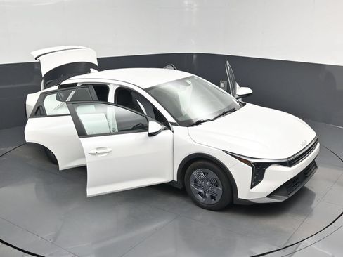 Certified 2025 Kia K4 FWD image 19