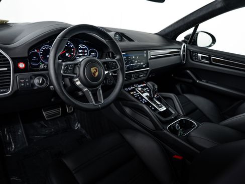 Certified 2022 Porsche Cayenne GTS AWD/4WD image 4