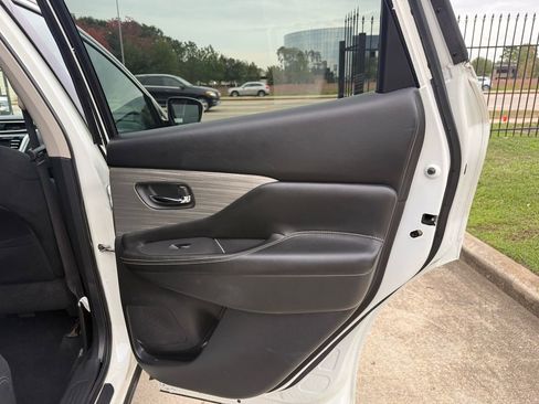 Used 2017 Nissan Murano S w/ Navigation Package image 18