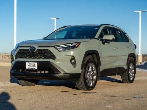 Used 2023 Toyota RAV4 XLE Premium image 4