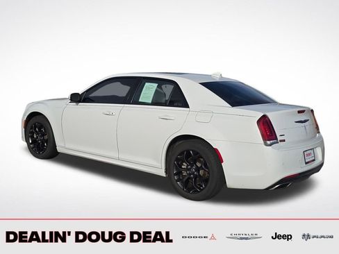 Used 2022 Chrysler 300 Touring L w/ Popular Equipment Group image 4