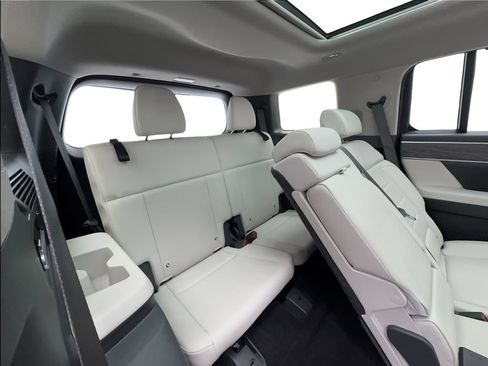Used 2025 Hyundai Santa Fe Limited FWD image 31