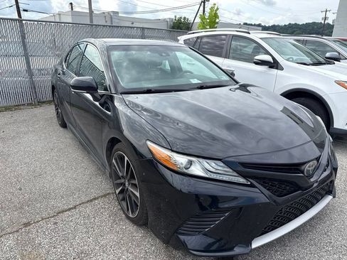 Used 2018 Toyota Camry XSE FWD image 36