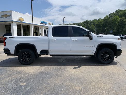 Used 2025 Chevrolet Silverado 2500 LT w/ Trail Boss Package AWD/4WD image 5
