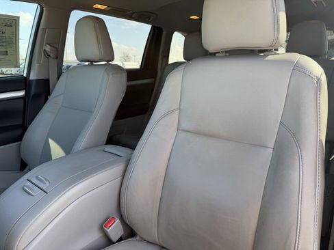 Used 2018 Toyota Highlander XLE image 11