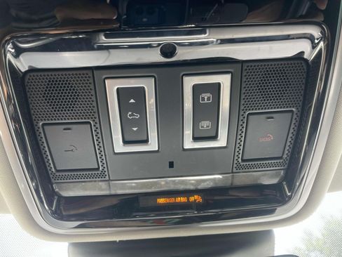Used 2020 Land Rover Range Rover Velar S AWD/4WD image 31