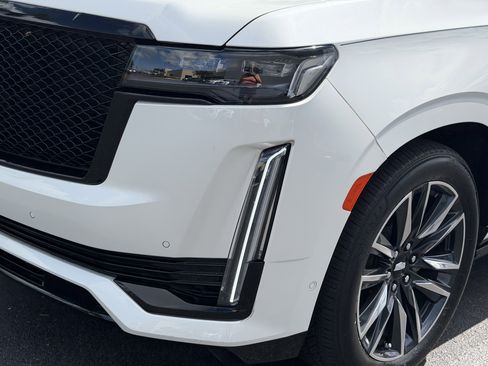 Certified 2024 Cadillac Escalade Sport Platinum AWD/4WD image 9