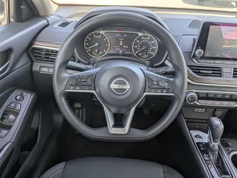 Used 2024 Nissan Altima 2.5 SV FWD image 31