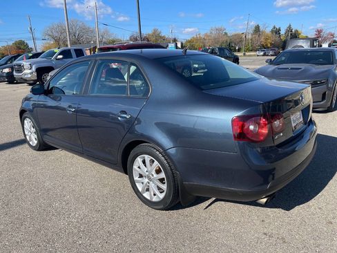 Used 2010 Volkswagen Jetta SE image 3