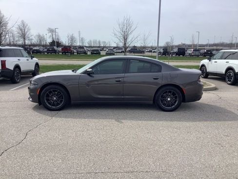 Used 2020 Dodge Charger SXT w/ Leather Interior Group RWD image 9