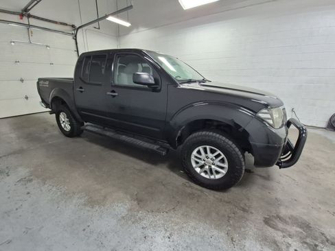 Used 2014 Nissan Frontier SV w/ SV Value Truck Package AWD/4WD image 3