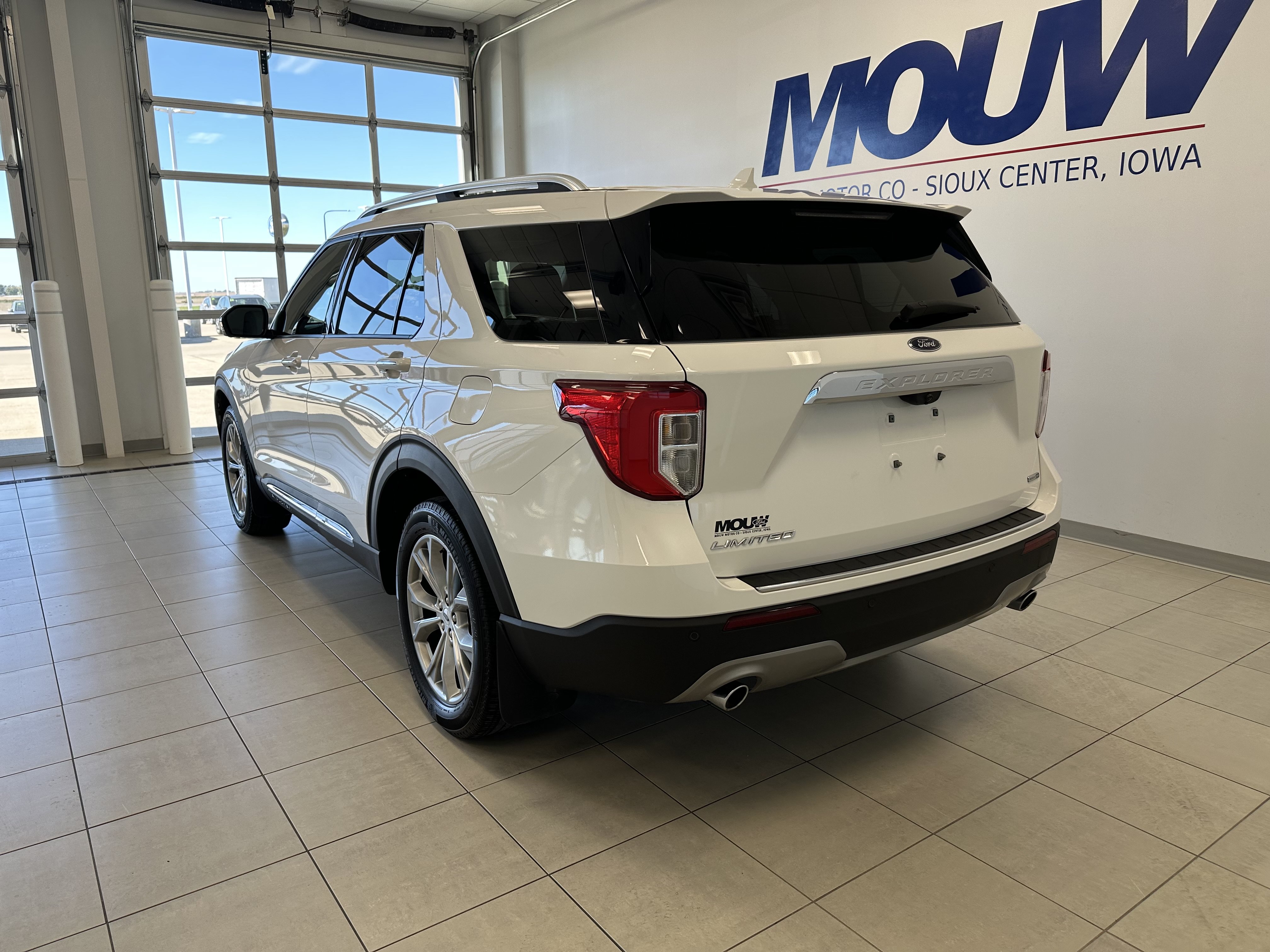 Used 2020 Ford Explorer Limited AWD/4WD image 6