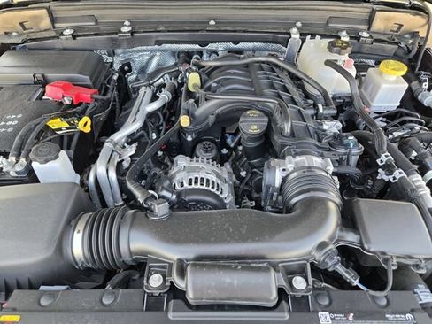 Certified 2025 Jeep Gladiator Sport AWD/4WD image 39