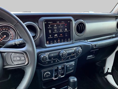 Used 2023 Jeep Gladiator Sport AWD/4WD image 7